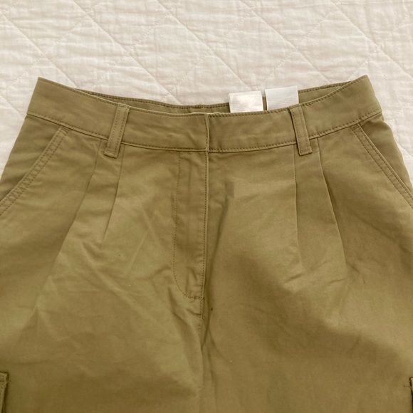 New With Tags H & M Cargo Jeans , size 4 - Picture 4 of 7